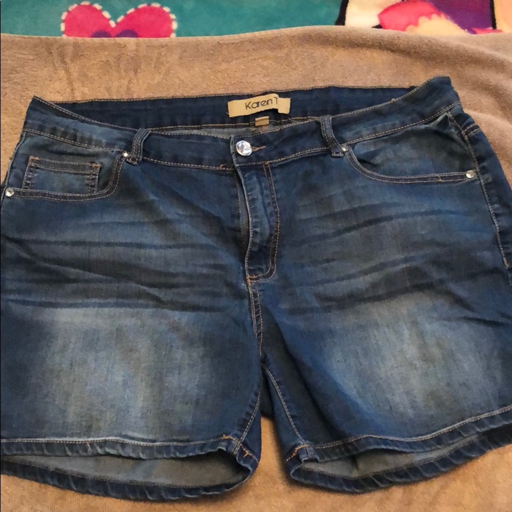 Blue jean shorts with fancy pockets